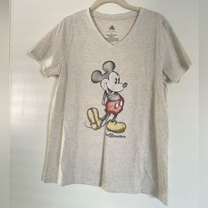 NWOT Mickey Mouse Heathered V-Neck T-Shirt for Women – Disneyland in Oatmeal